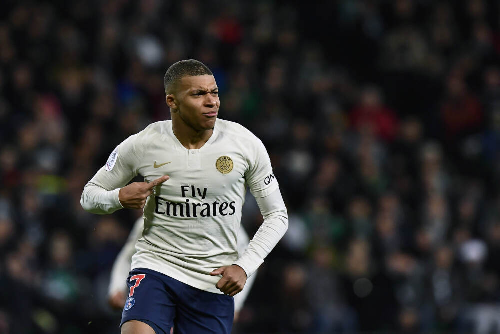 梦见前任的真相：你的内心藏着三个秘密信号，读懂它才能真正放下过去！